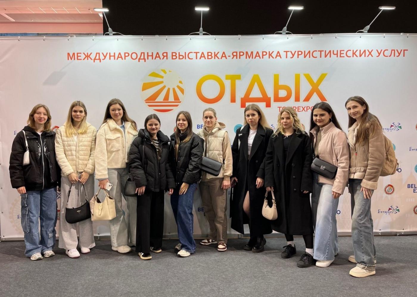 Студенты-менеджеры на выставке-ярмарке «Отдых-2025»